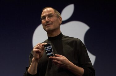 【iPhone】初代iPhoneを渡し「これが最新のiPhone 6sです」と言うと反応は？！