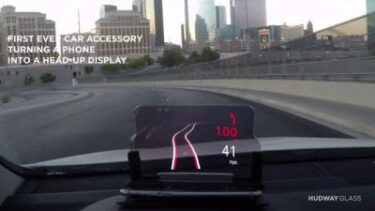 【ヘッドアップディスプレイ】スマホを車載HUDに変える「HUDWAY Glass」？！