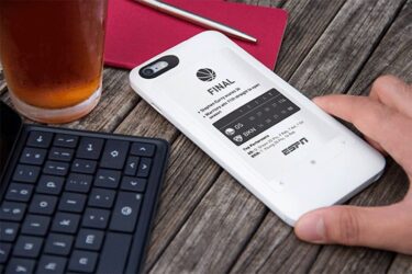 【iPhone】の裏側が電子ペーパーになるケース『popSLATE2』？！